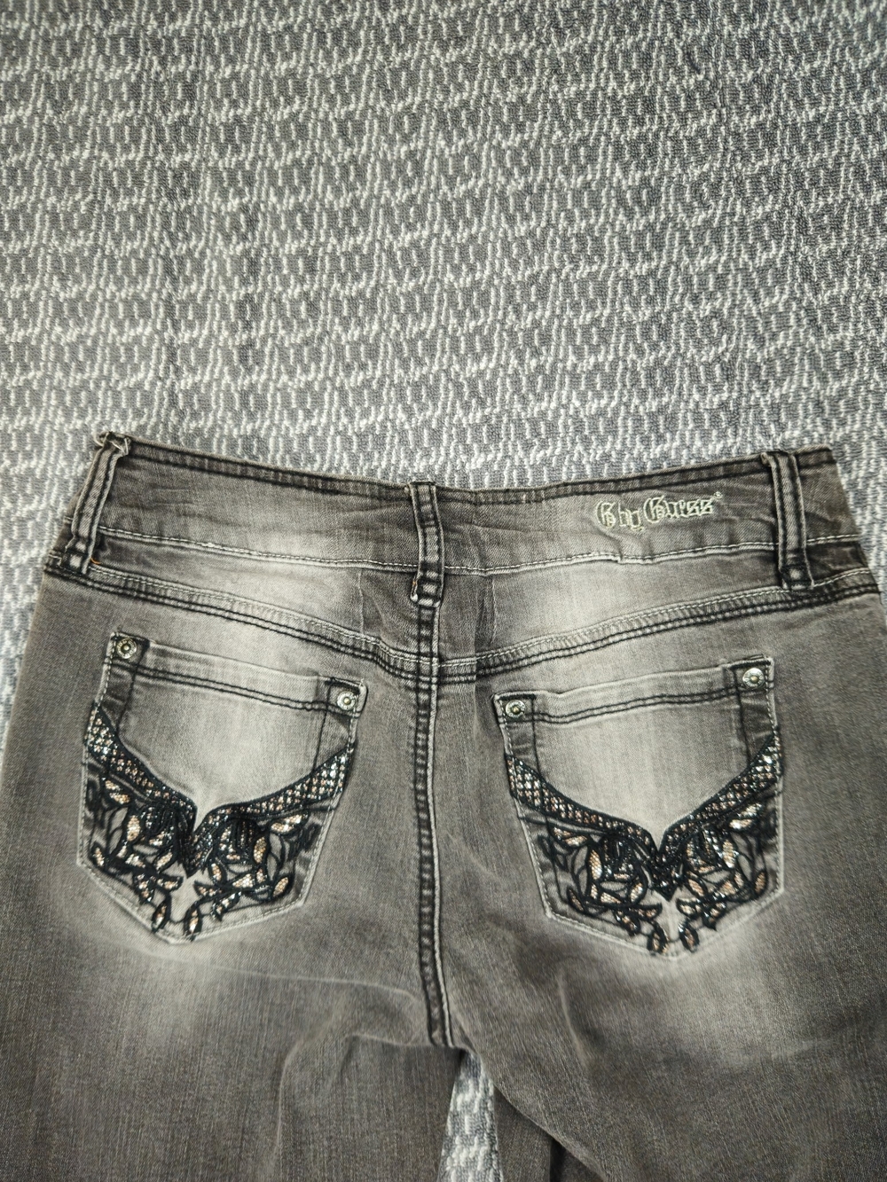 Guess Women’s Gray Faded Skinny Jeans Intricate Back Lace Gems Low Rise Y2K VTG - Picture 6 of 7